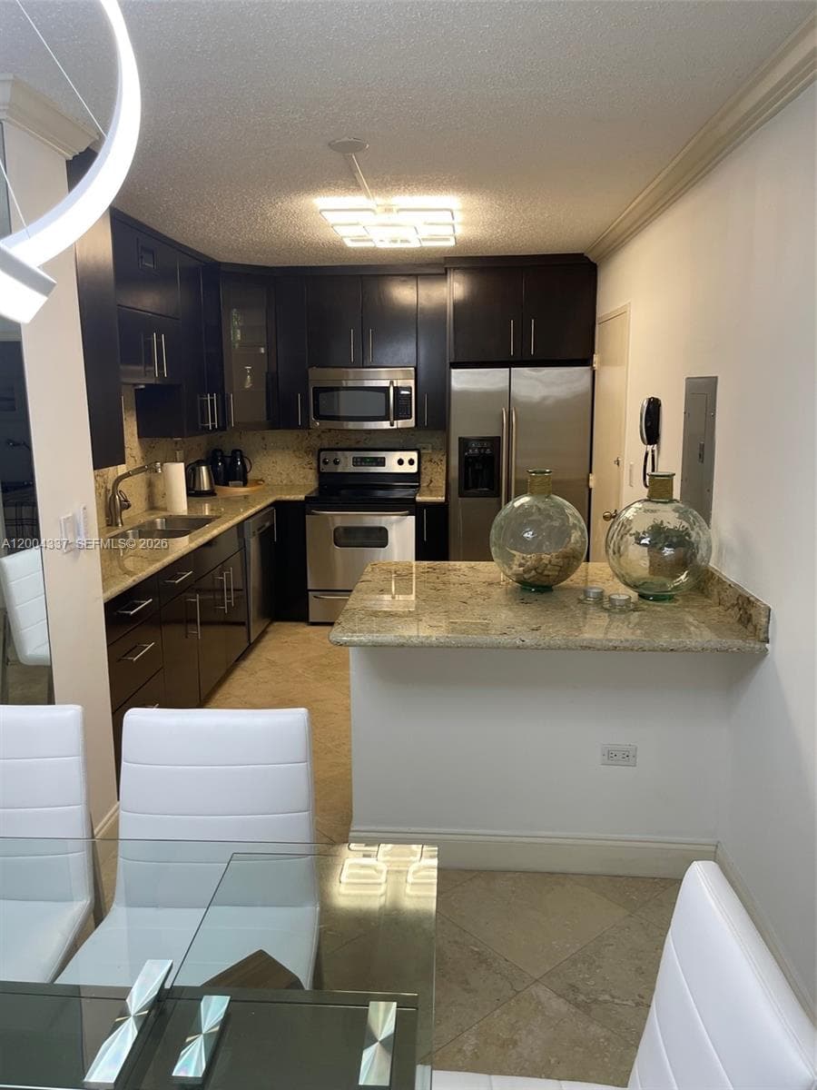 Condo at 5555 Collins Ave, Miami Beach — photo 1