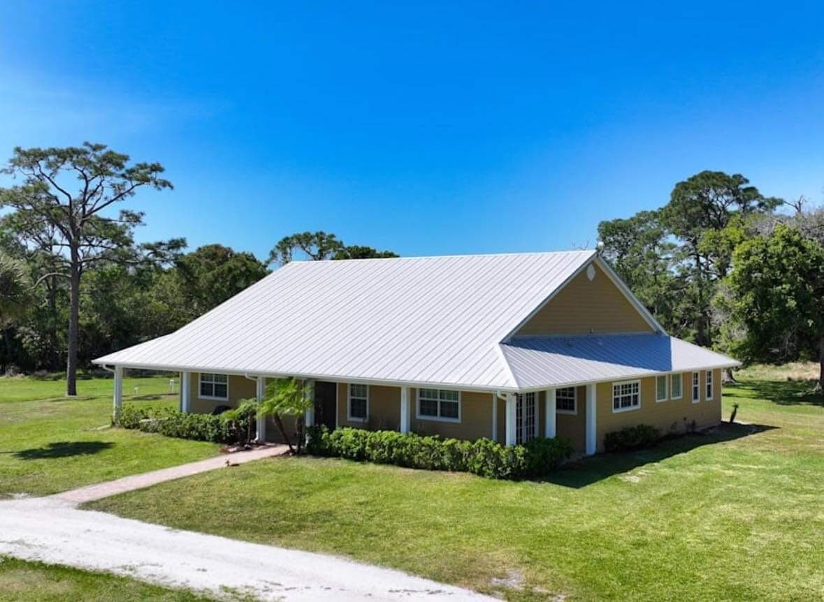 Single-family home at 6045 21st Street SW, Vero Beach, FL