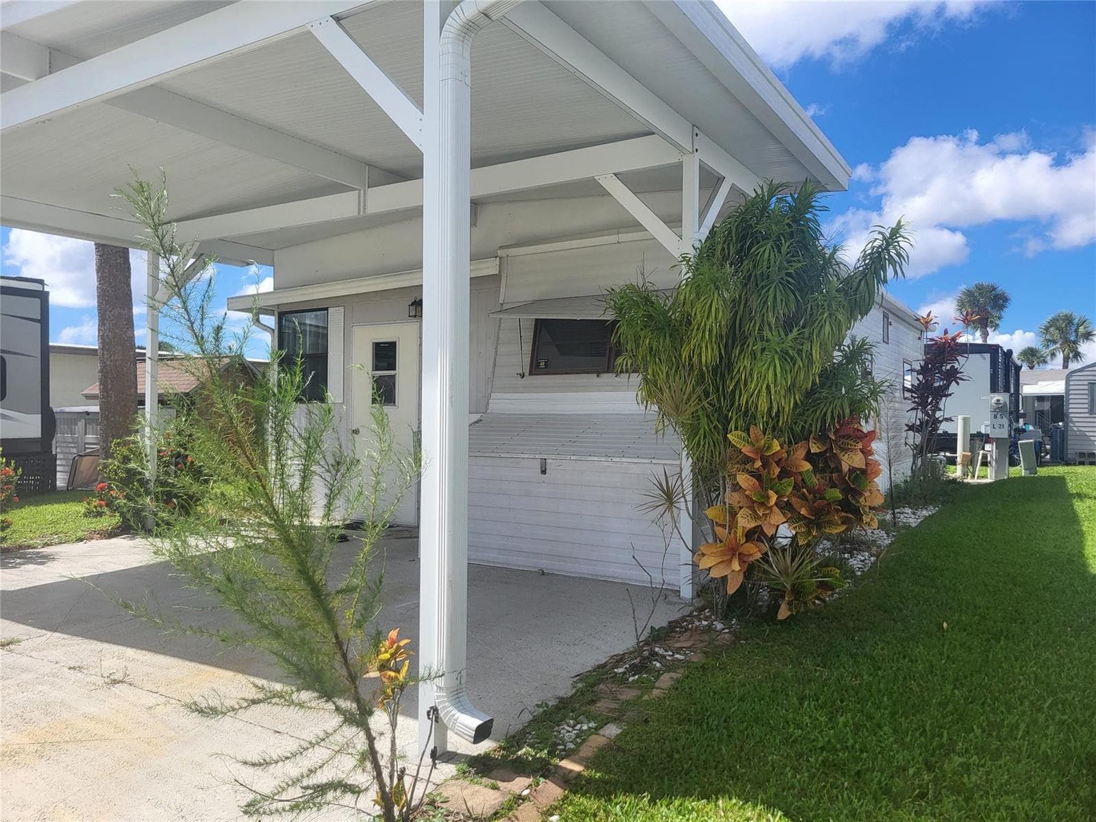 Mobile home at 6502 SE 54th Lane, Okeechobee, FL