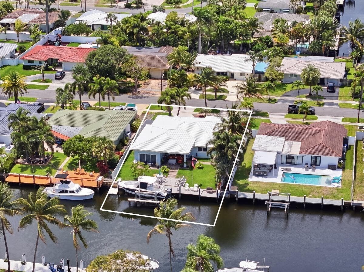 Single-family home at 380 SE 5th Avenue, Pompano Beach, FL