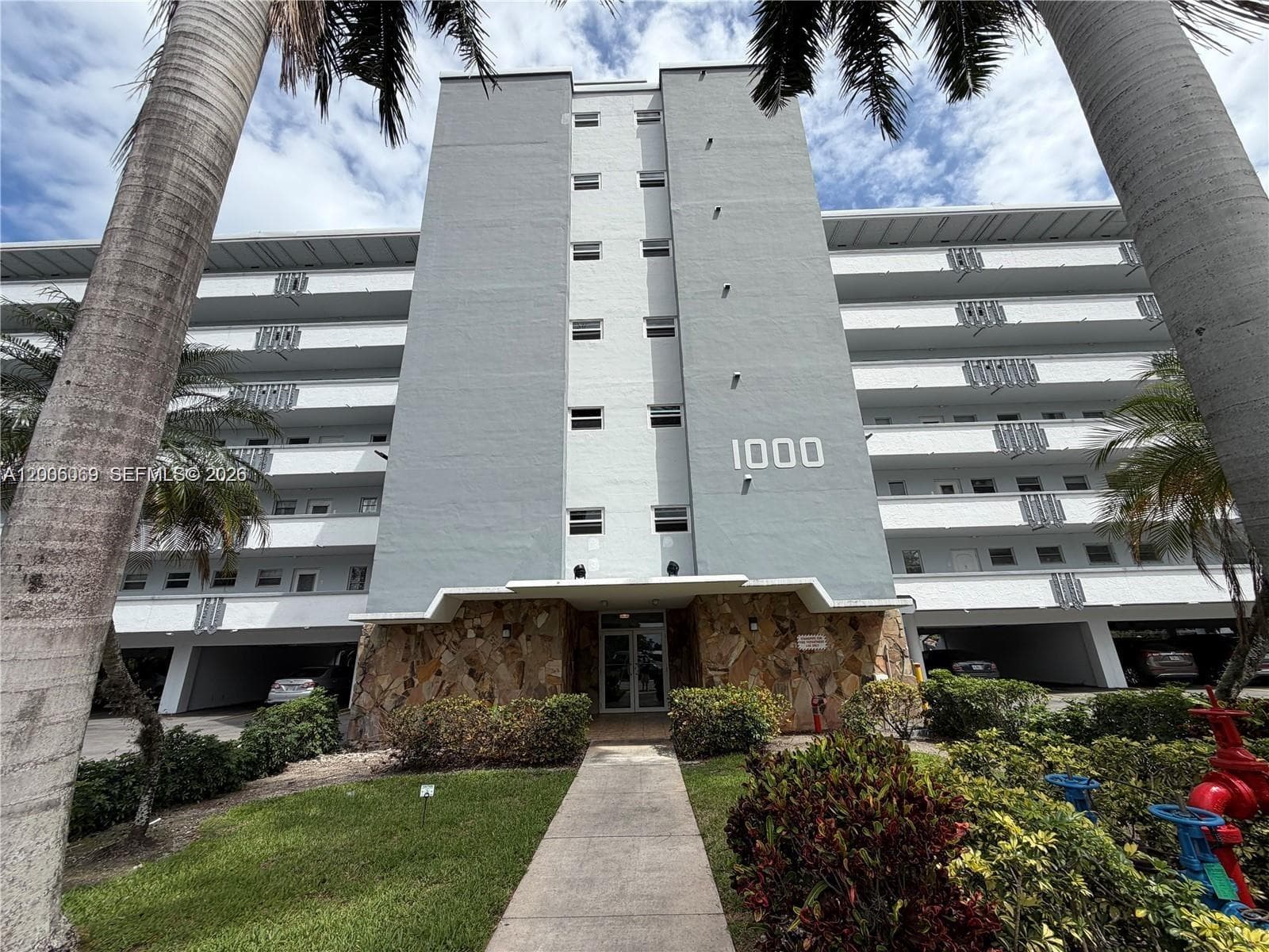 Condo at 1000 NE 14th Ave, Hallandale Beach, FL