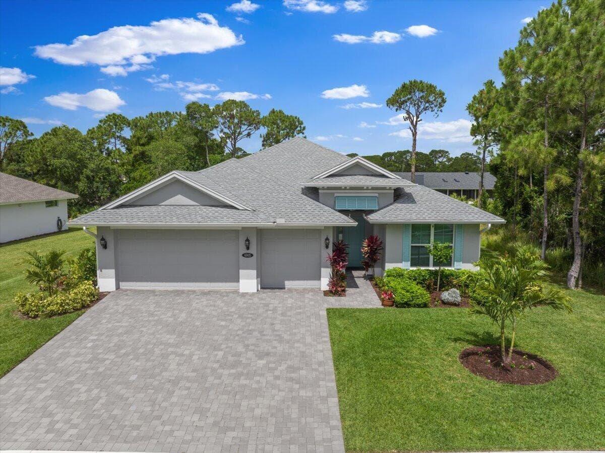 Single-family home at 6805 49th Court, Vero Beach, FL