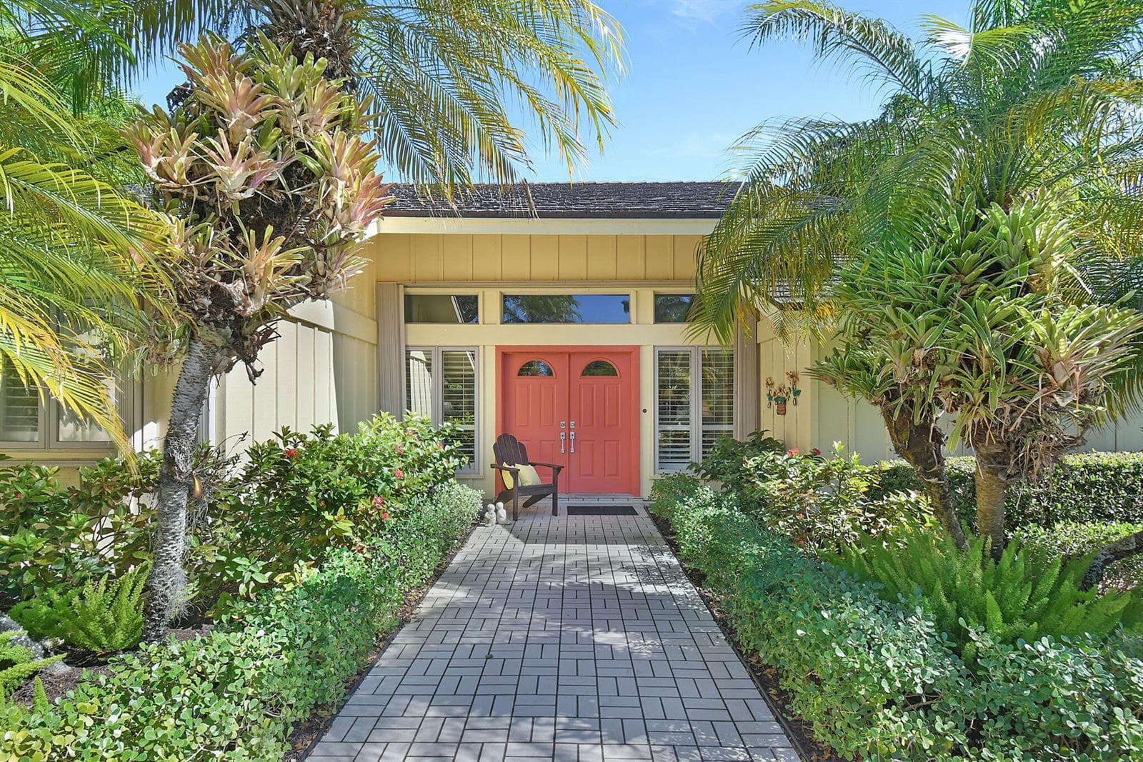 Single-family home at 6111 SE Winged Foot Drive, Stuart, FL