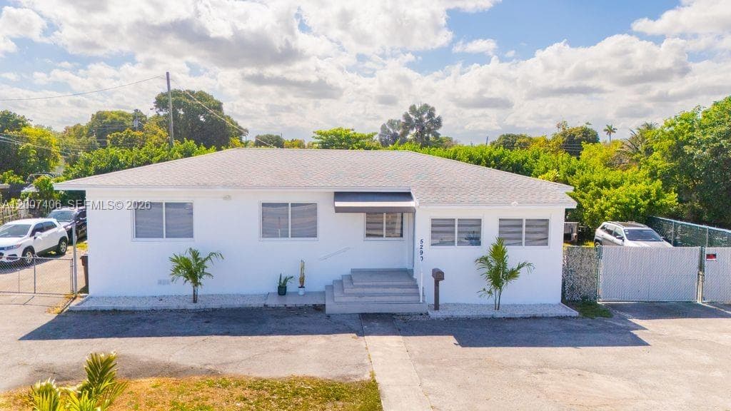Single-family home at 5290 Palm Ave, Hialeah, FL