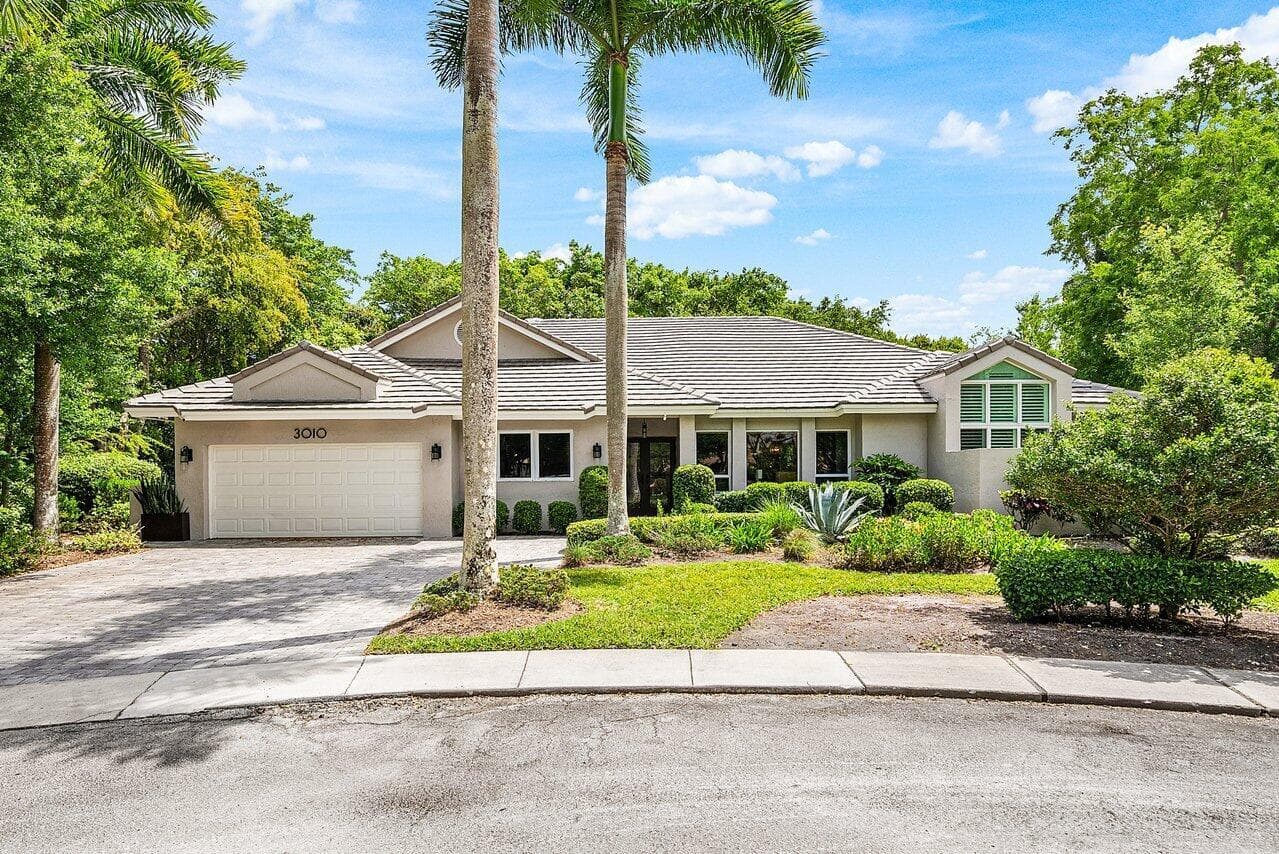 Single-family home at 3010 Hampton Circle, Boca Raton, FL