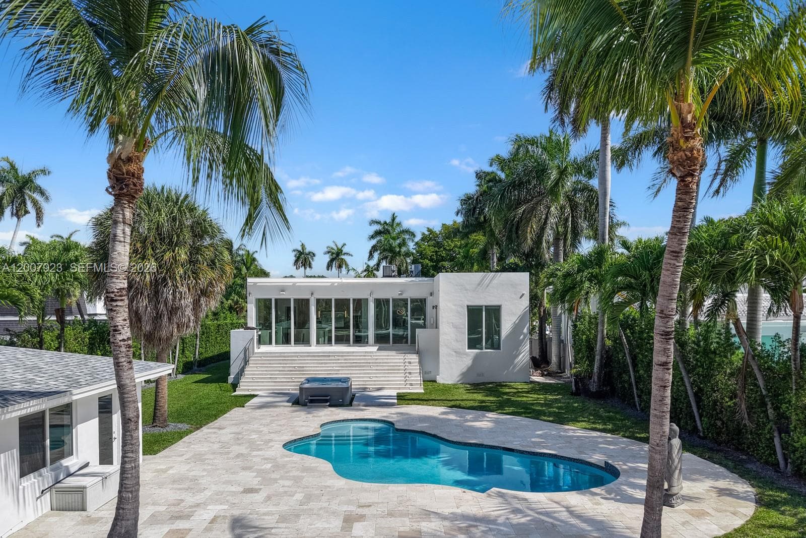Single-family home at 1090 NE 84th St, Miami — photo 2