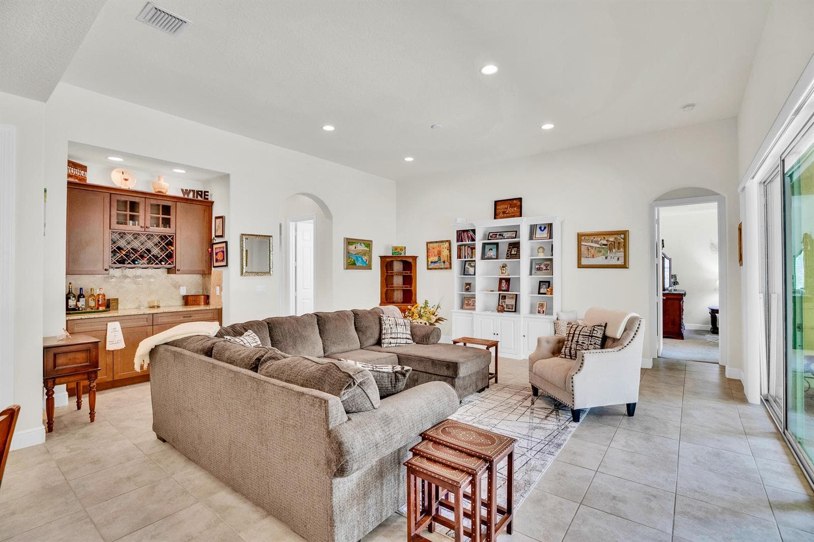 Single-family home at 393 11th Square SW, Vero Beach, FL