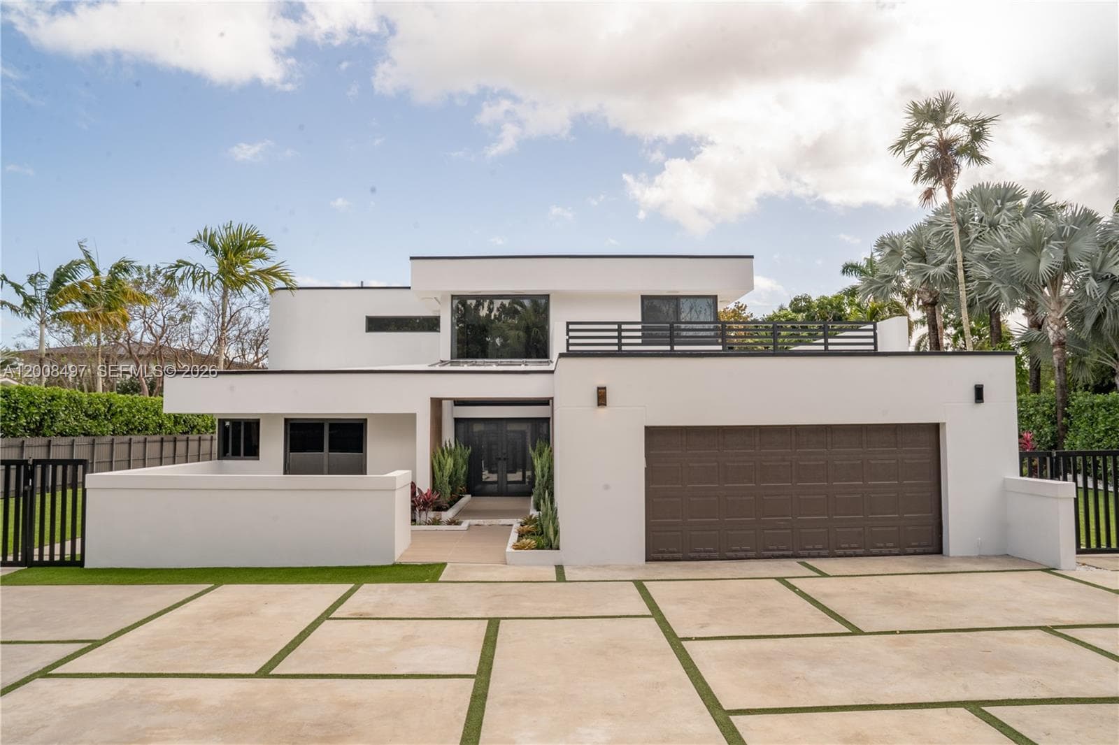 Single-family home at 10475 SW 72nd Ave, Pinecrest — photo 3