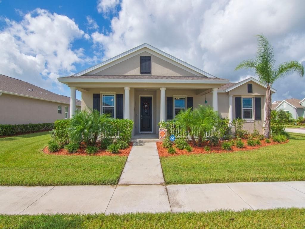 Single-family home at 1490 Carriage Court, Vero Beach, FL