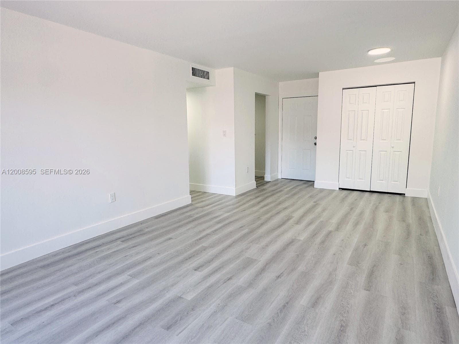 Condo en 6095 W 18th Ave, Hialeah — foto 1