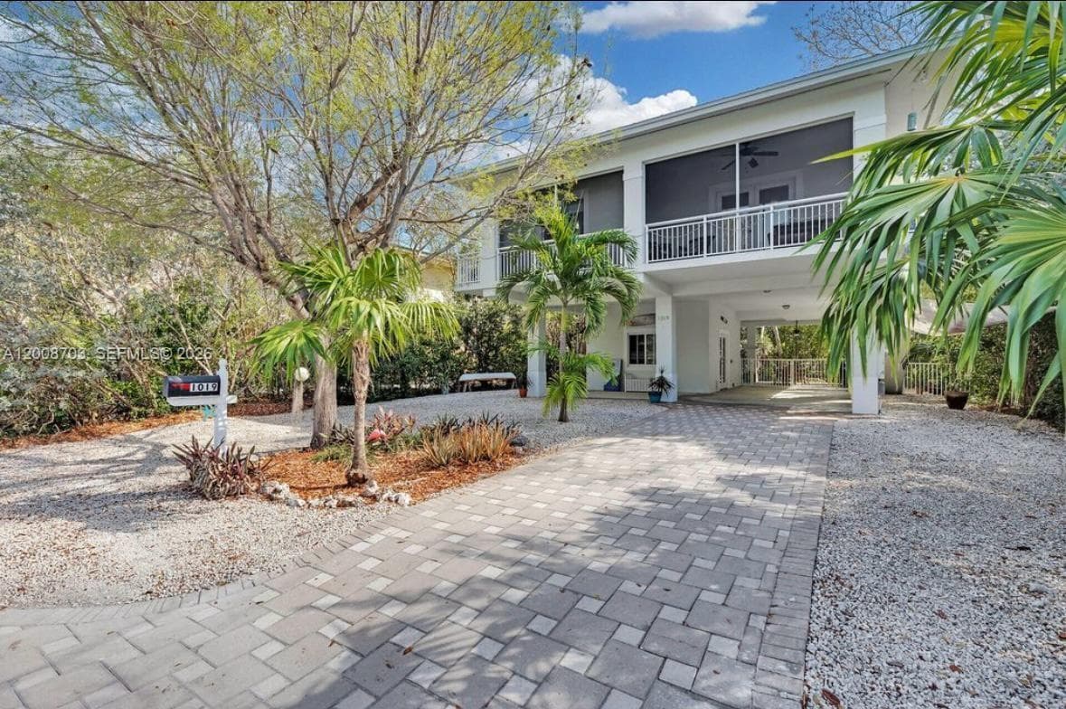 Single-family home at 1019 Snapper Ln, Key Largo — photo 2