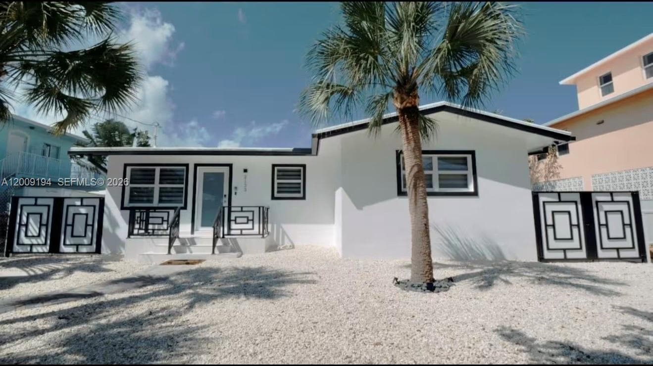 Single-family home at 2133 Yellowtail Dr, Marathon, FL