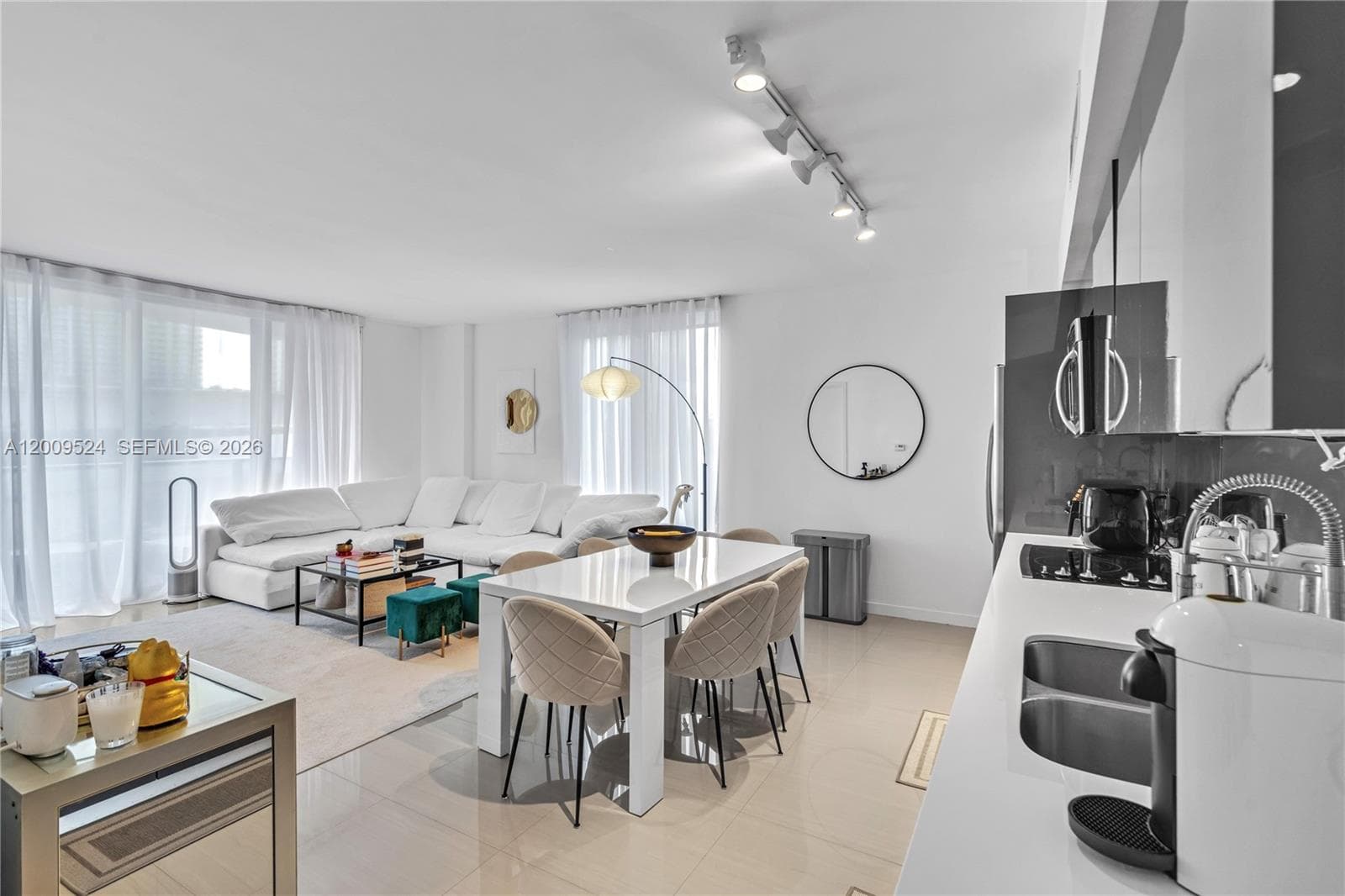 Condo at 31 SE 6th St, Miami — photo 3
