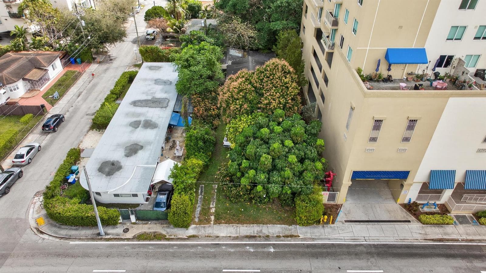 Single-family home at 975 SW 37th Avenue, Miami, FL