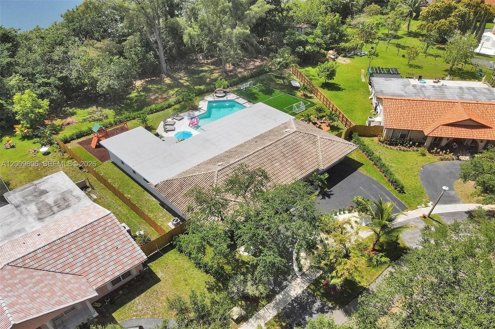 Single-family home at 1960 SW 51st Ter, Plantation, FL
