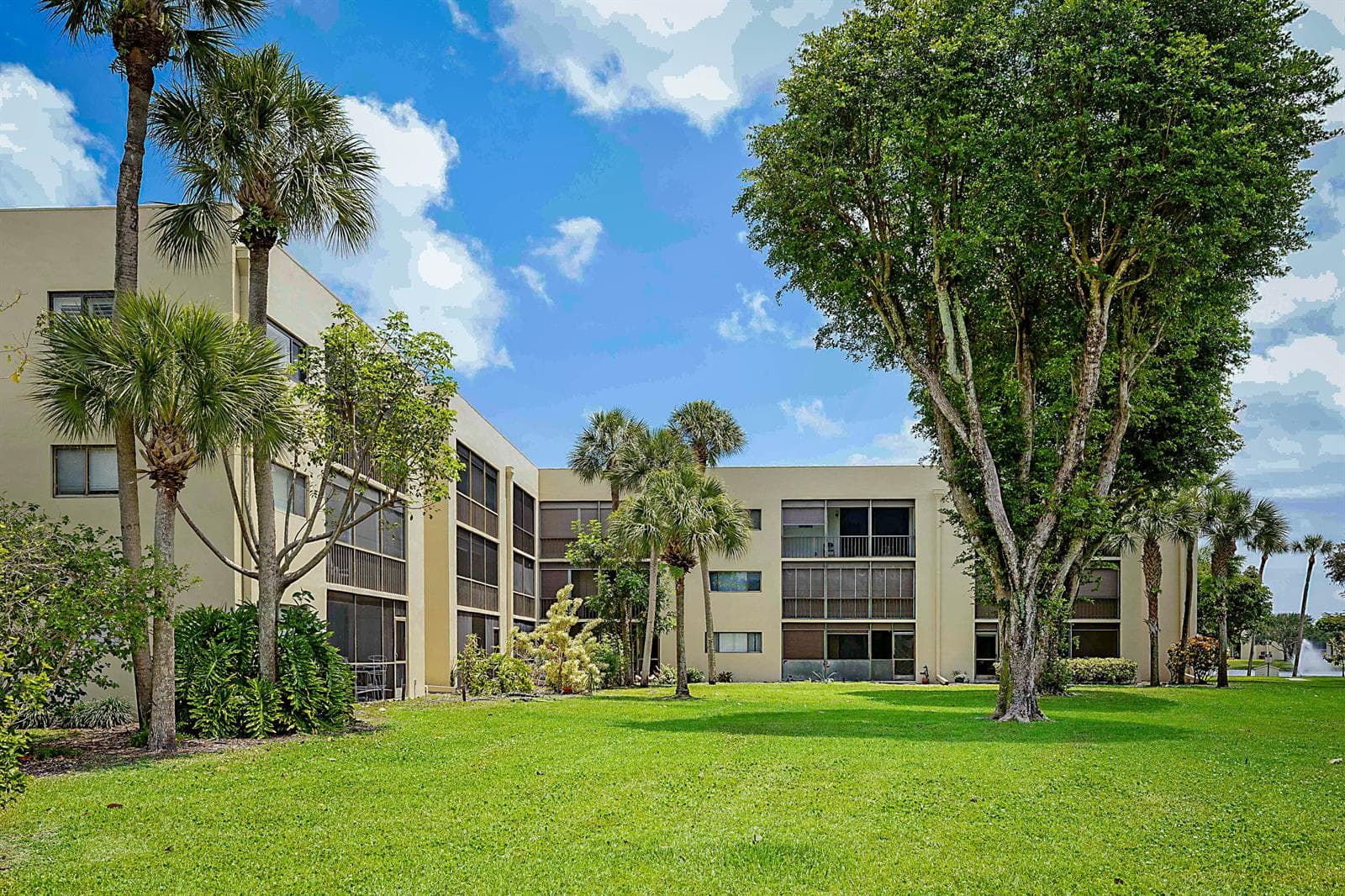 Condo at 5160 Las Verdes Circle, Delray Beach, FL