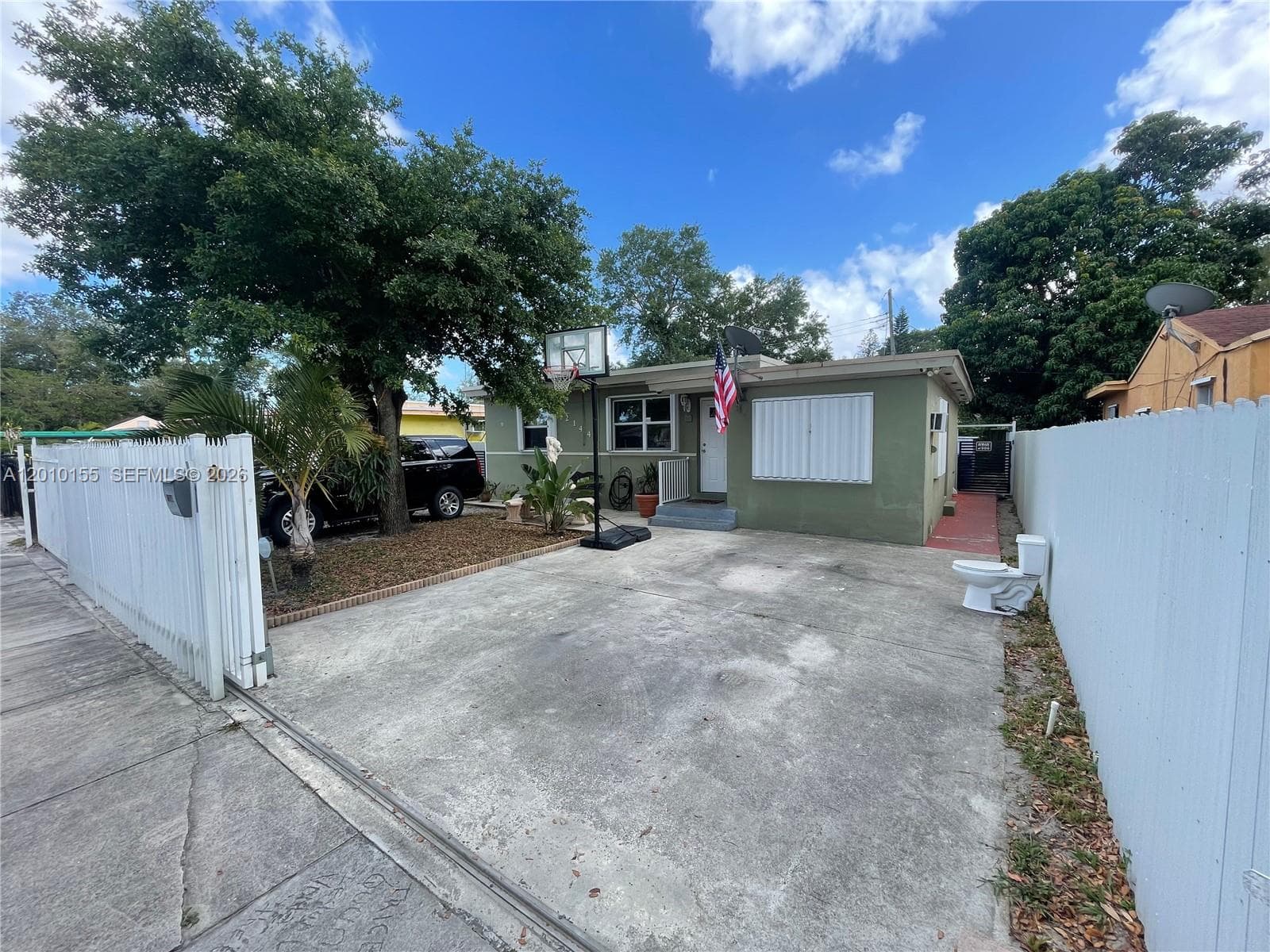 Single-family home at 2144 NW 85th St, Miami — photo 3