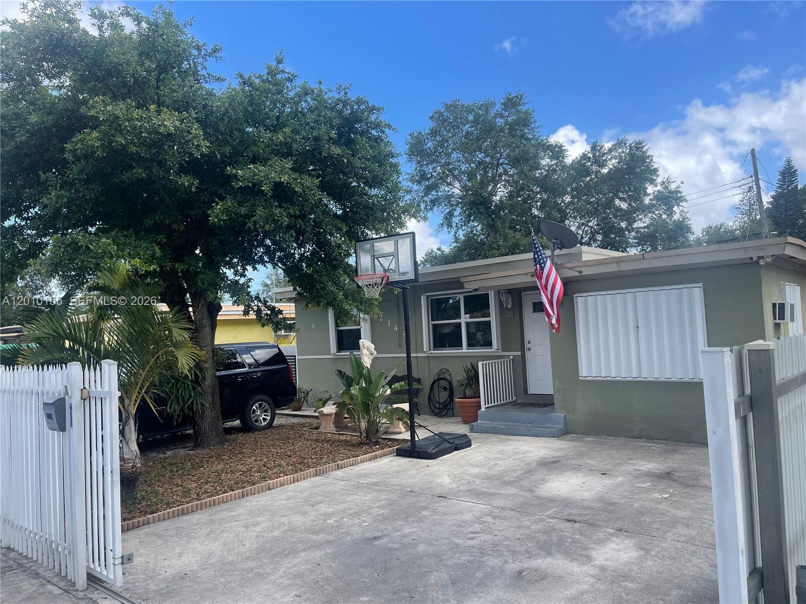Single-family home at 2144 NW 85th St, Miami — photo 1