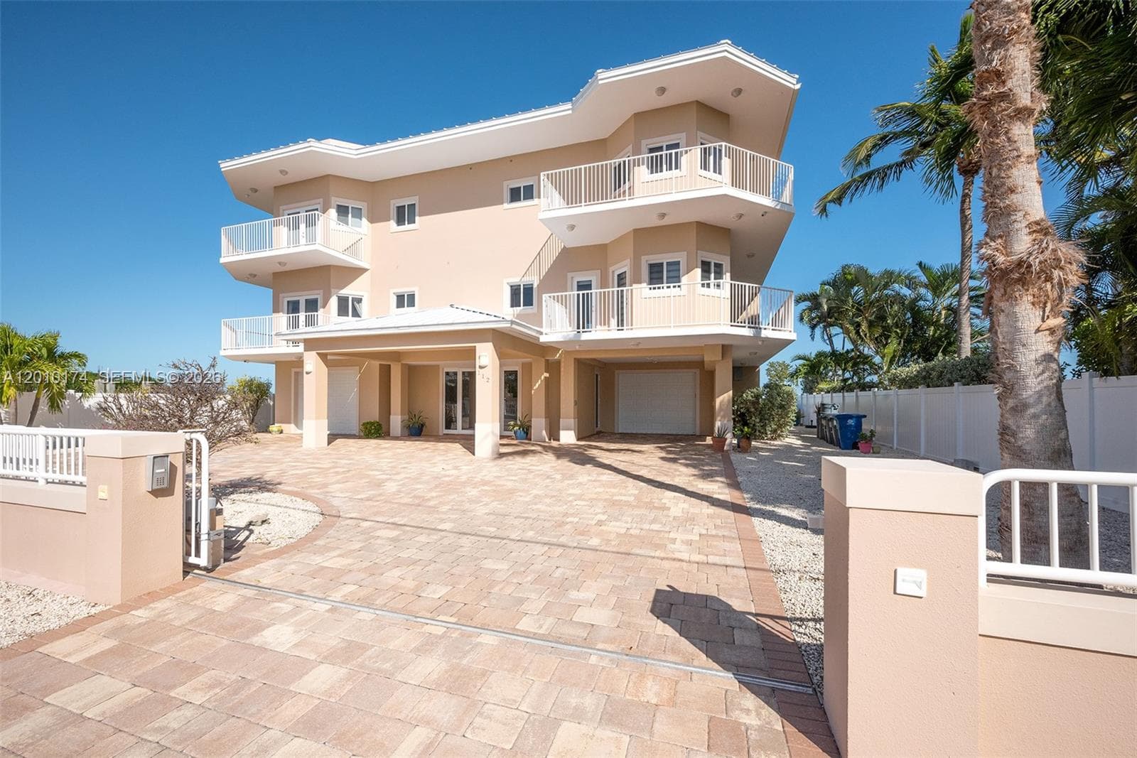 Single-family home at 112 N Bounty Ln, Key Largo — photo 2