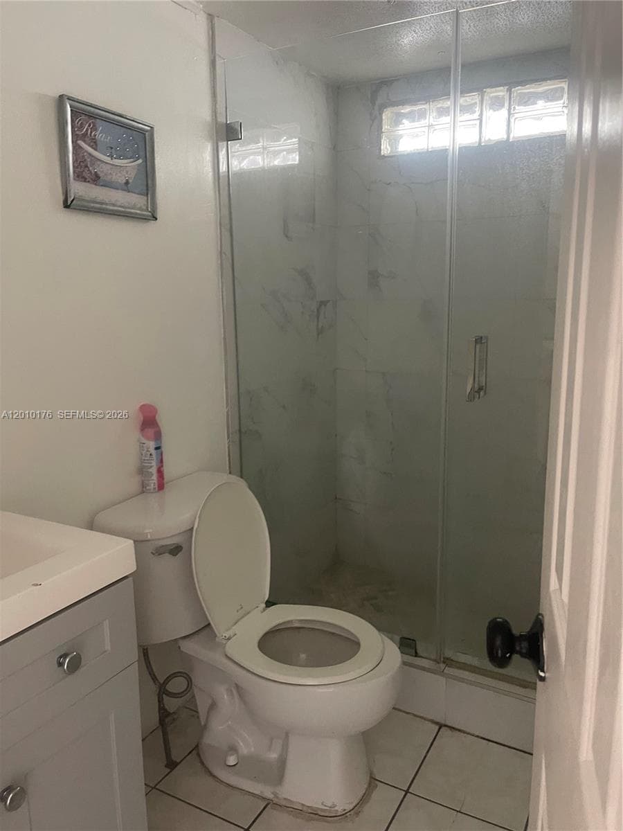 Mobile home at 12401 W Okeechobee Rd, Hialeah — photo 3