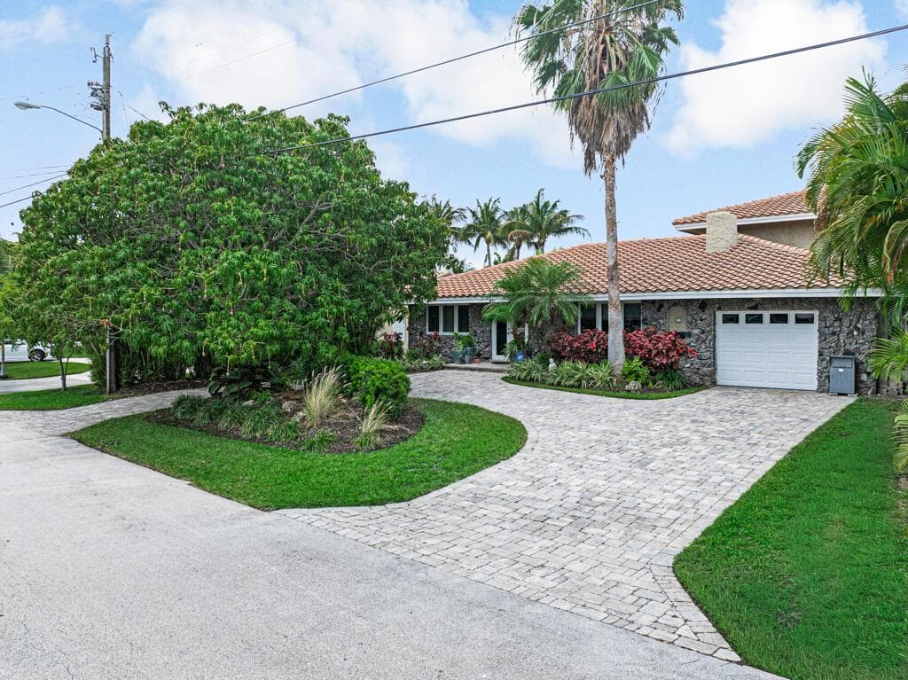 Single-family home at 491 SE 16th Avenue, Pompano Beach, FL