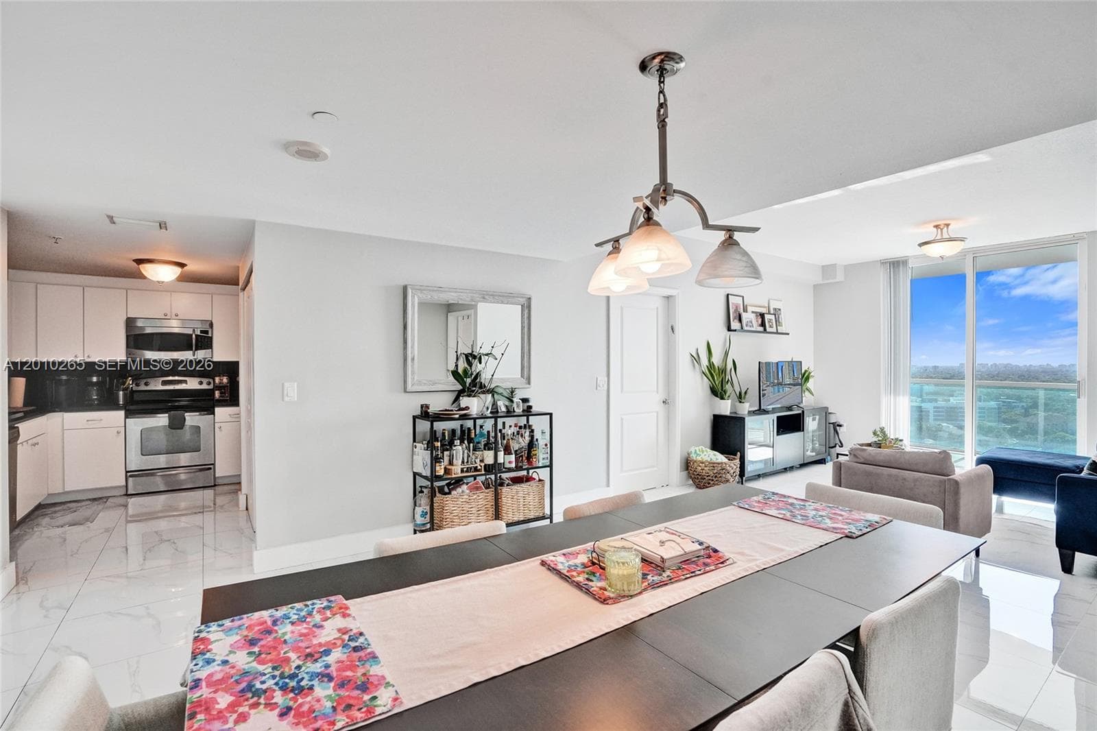 Beautiful 2 bdrm 2 bath condo in the Heart of Brickell
