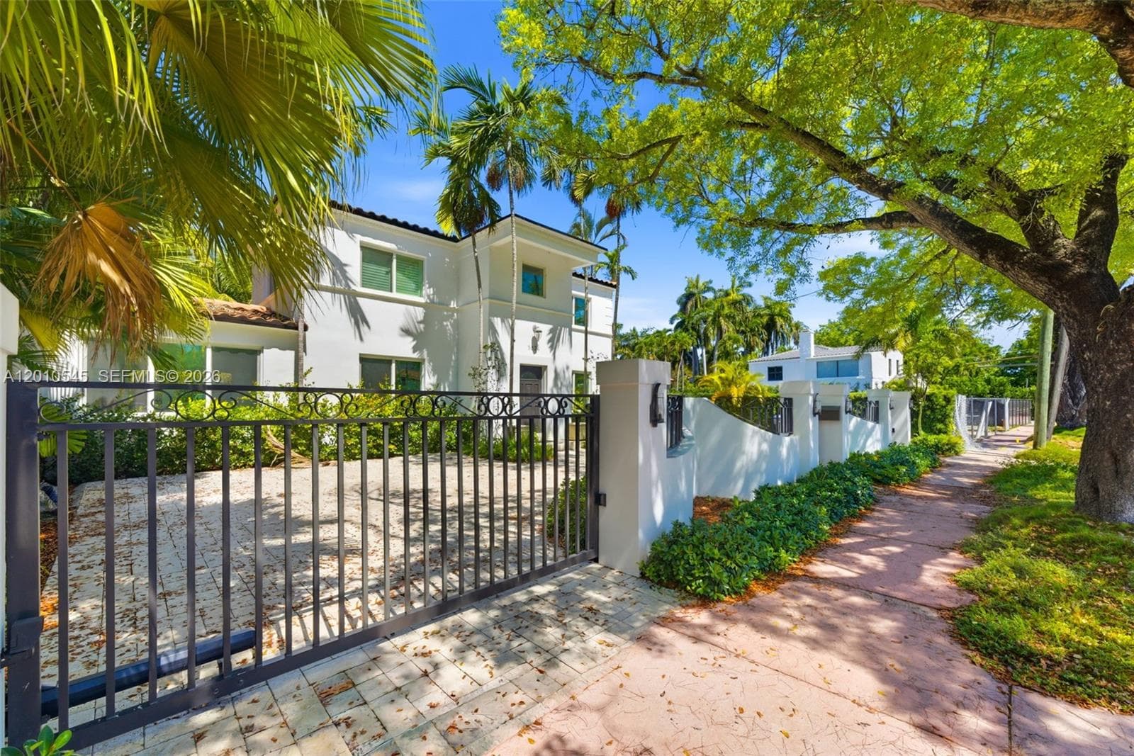 Single-family home at 5824 Alton Rd, Miami Beach — photo 1