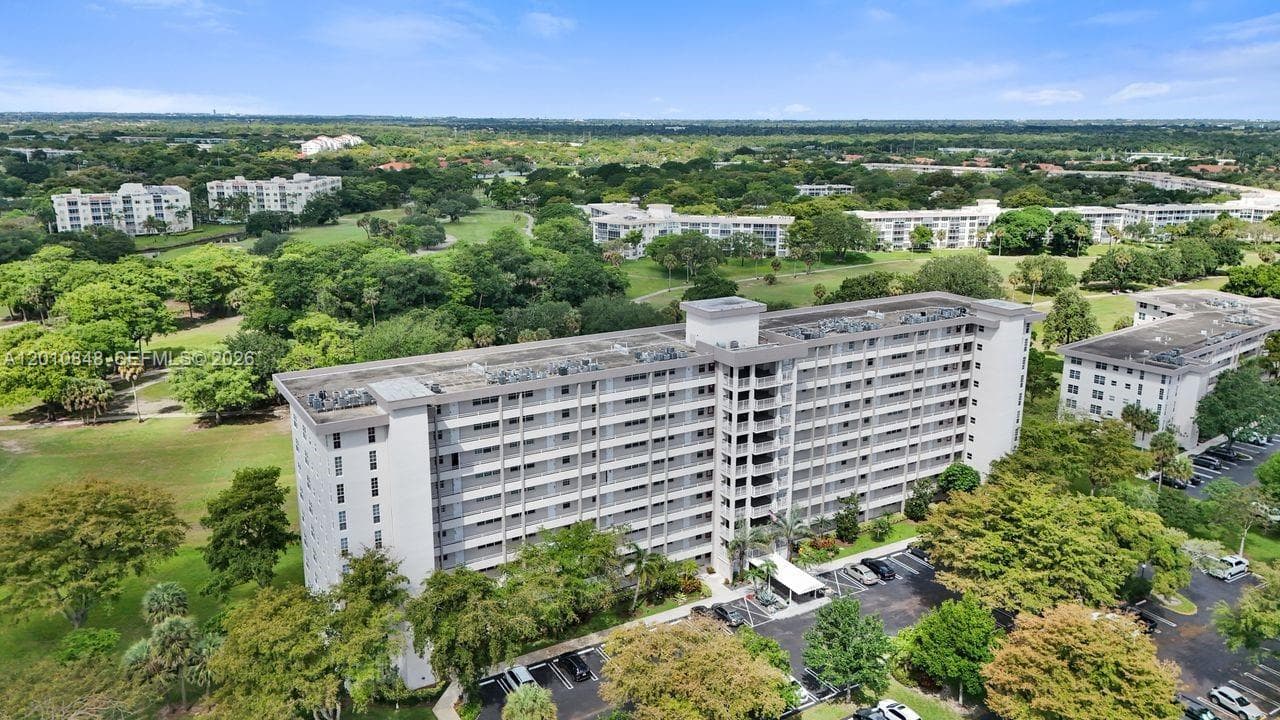 Condo at 575 Oaks Ln, Pompano Beach, FL
