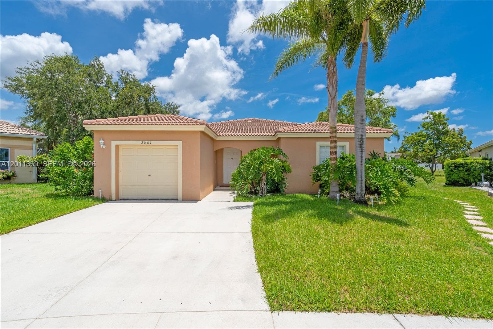 Single-family home en 2001 SW 104th Ave, Miramar — foto 1