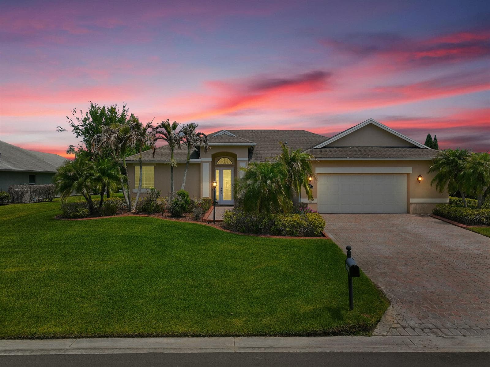 Single-family home at 1215 Southlakes Way SW, Vero Beach, FL