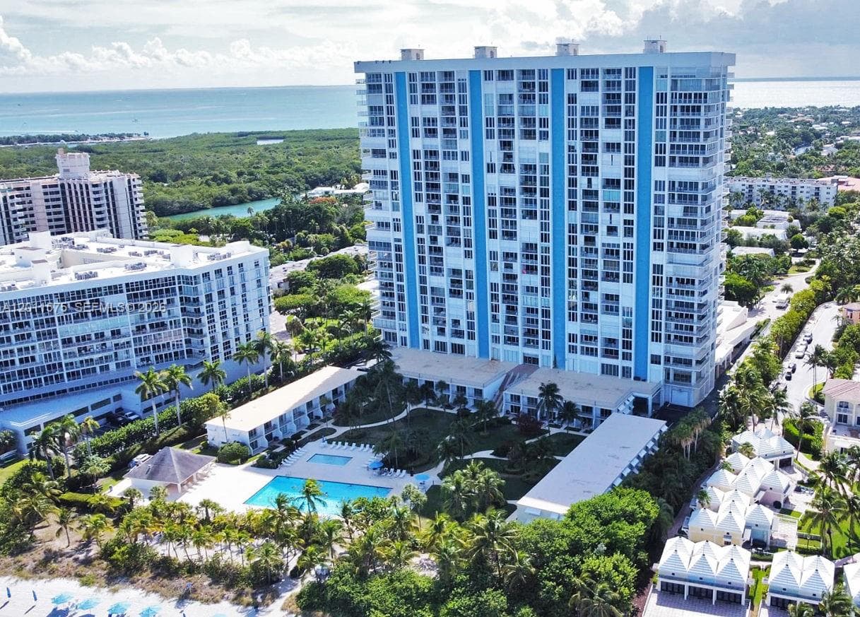 Condo at 881 Ocean Dr, Key Biscayne — photo 3