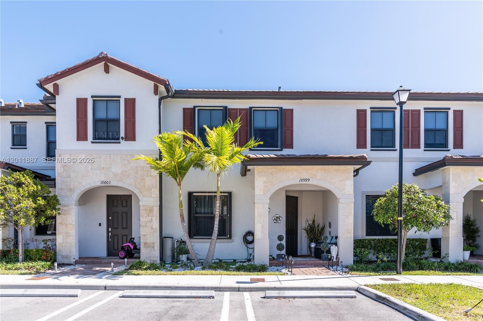 Condo at 10599 W 33rd Ct, Hialeah, FL