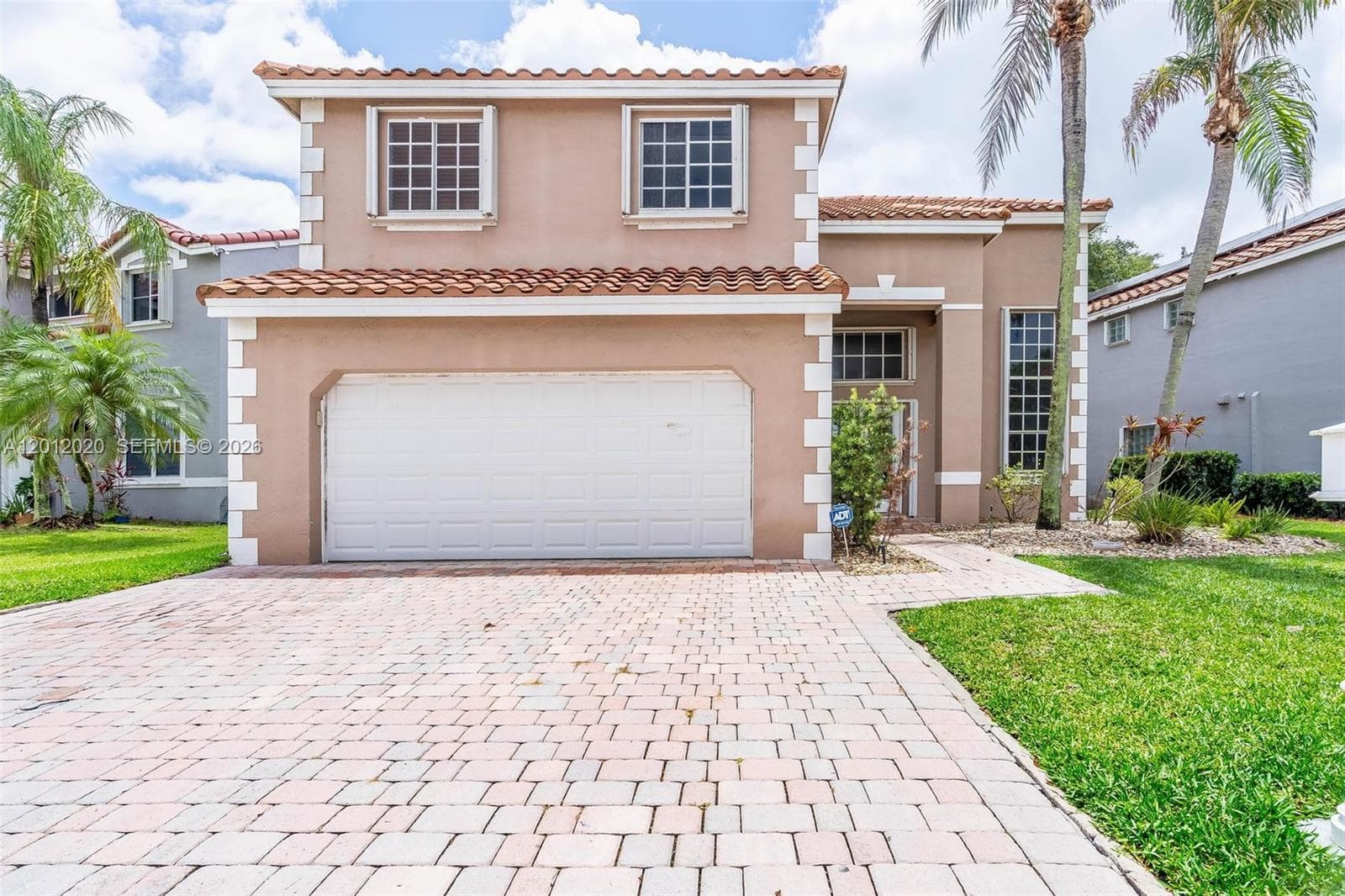 Single-family home at 303 Bridgeton Rd, Weston, FL