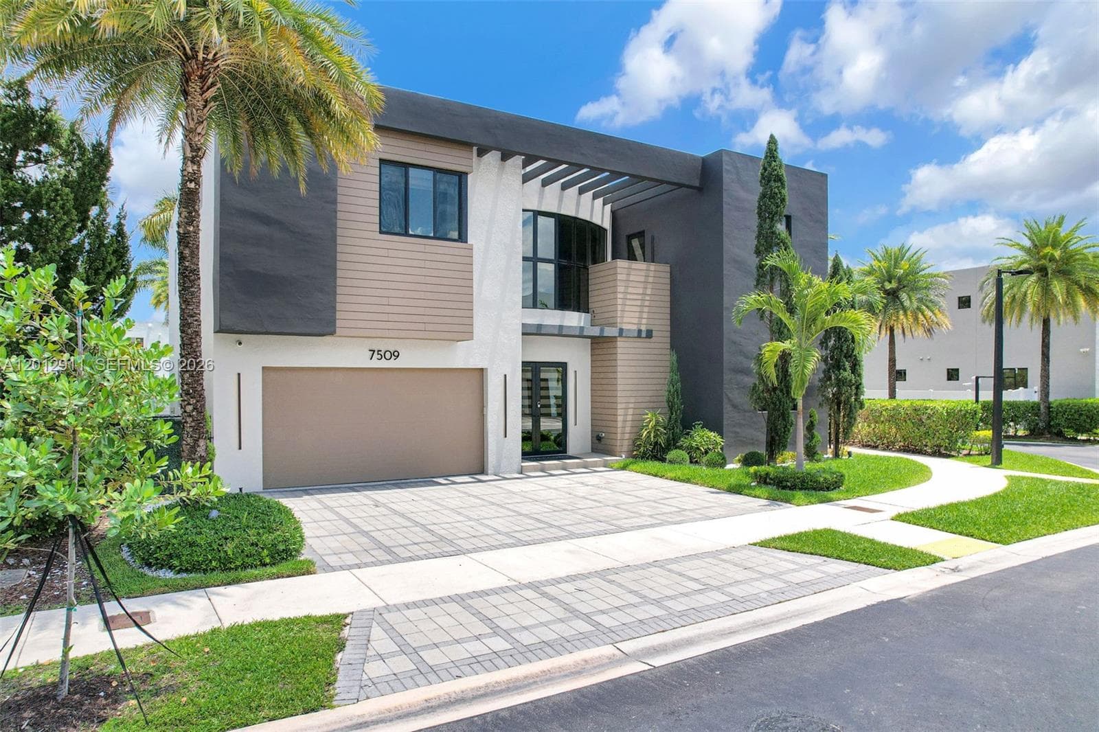 Single-family home at 7509 NW 99th Ave, Doral, FL
