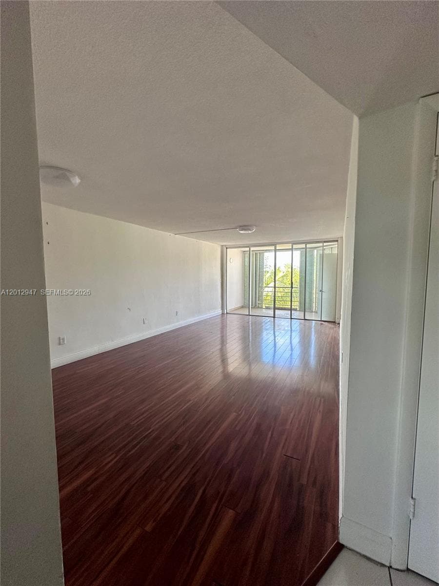 Condo at 1501 NE 191st St, Miami — photo 1