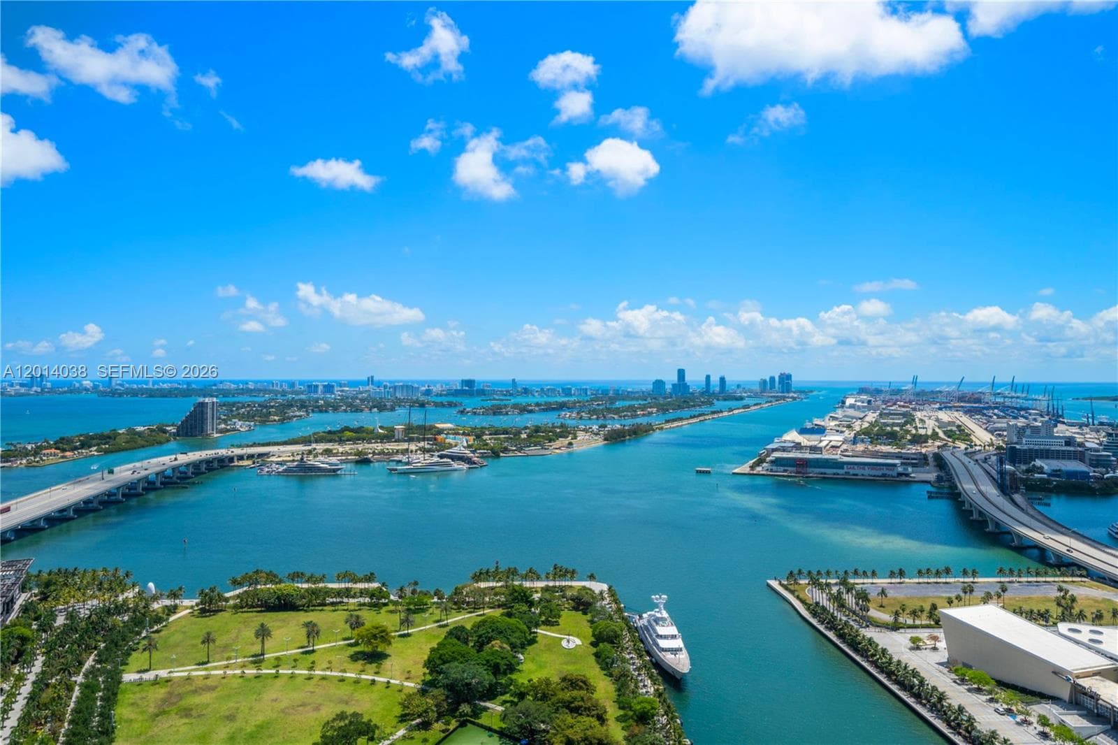 Condo at 900 Biscayne Blvd, Miami — photo 1