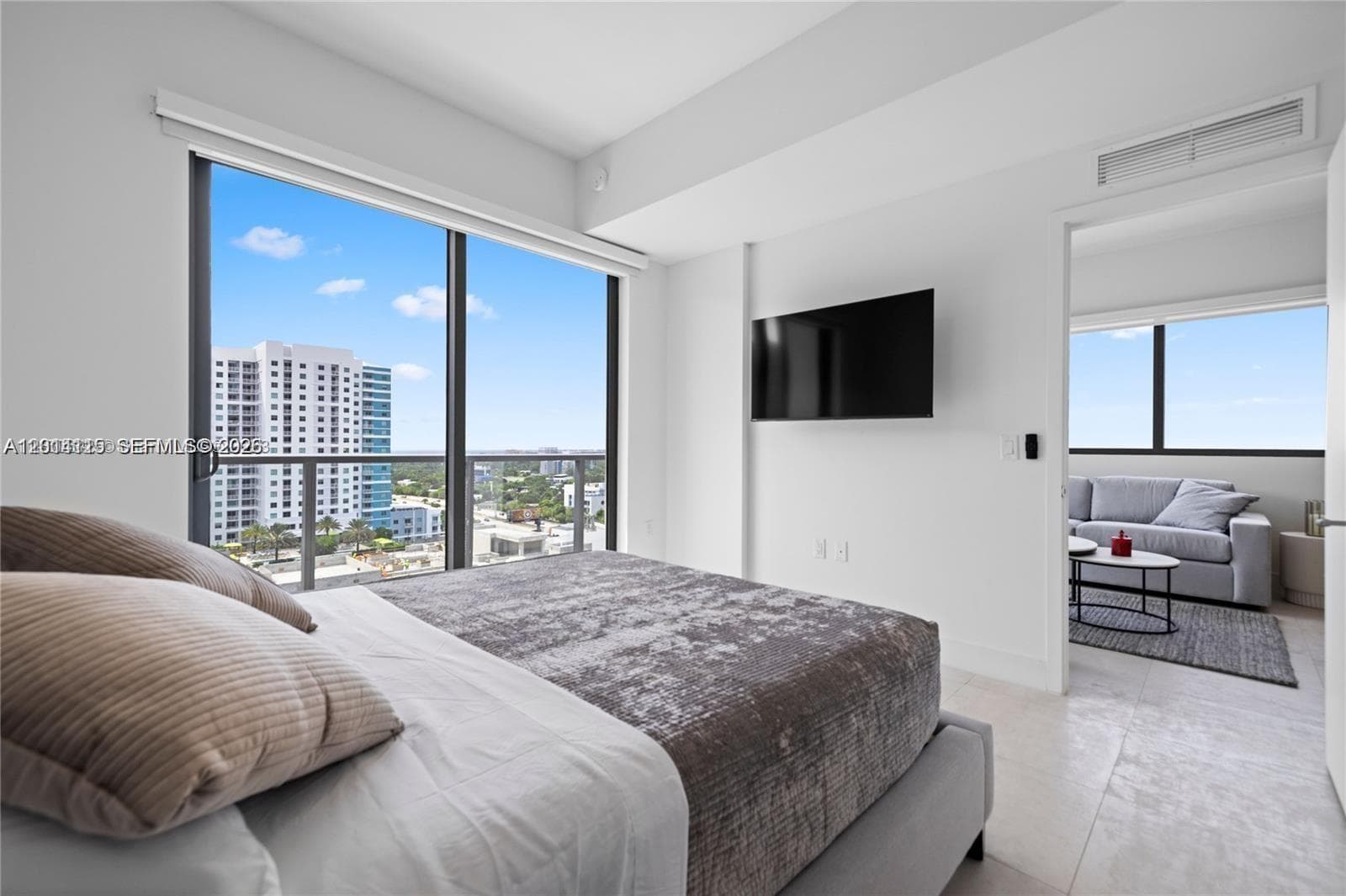 Condo en 239 SW 9th St, Miami — foto 1
