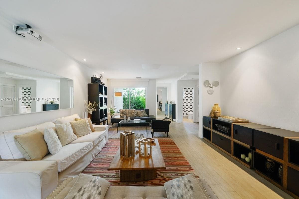 Townhouse at 232 Sea View Dr, Key Biscayne — photo 3