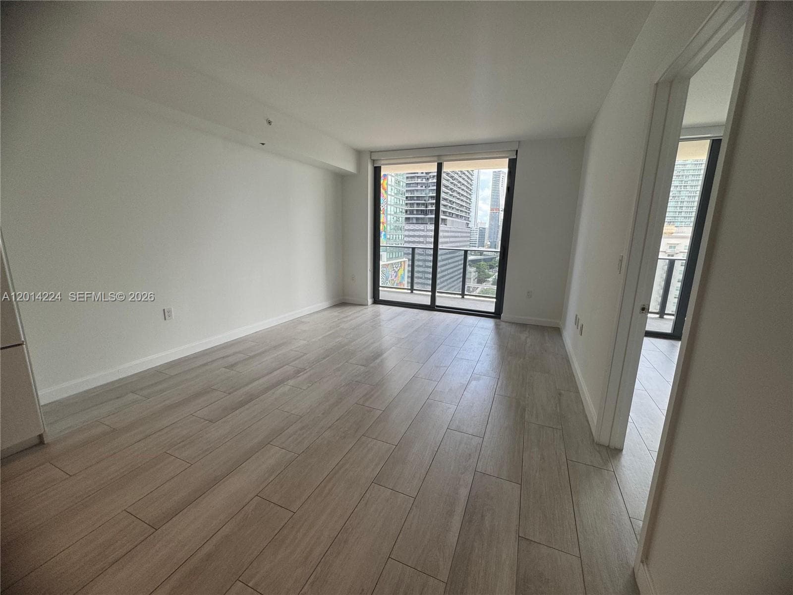 Condo en 45 SW 9th St, Miami — foto 1
