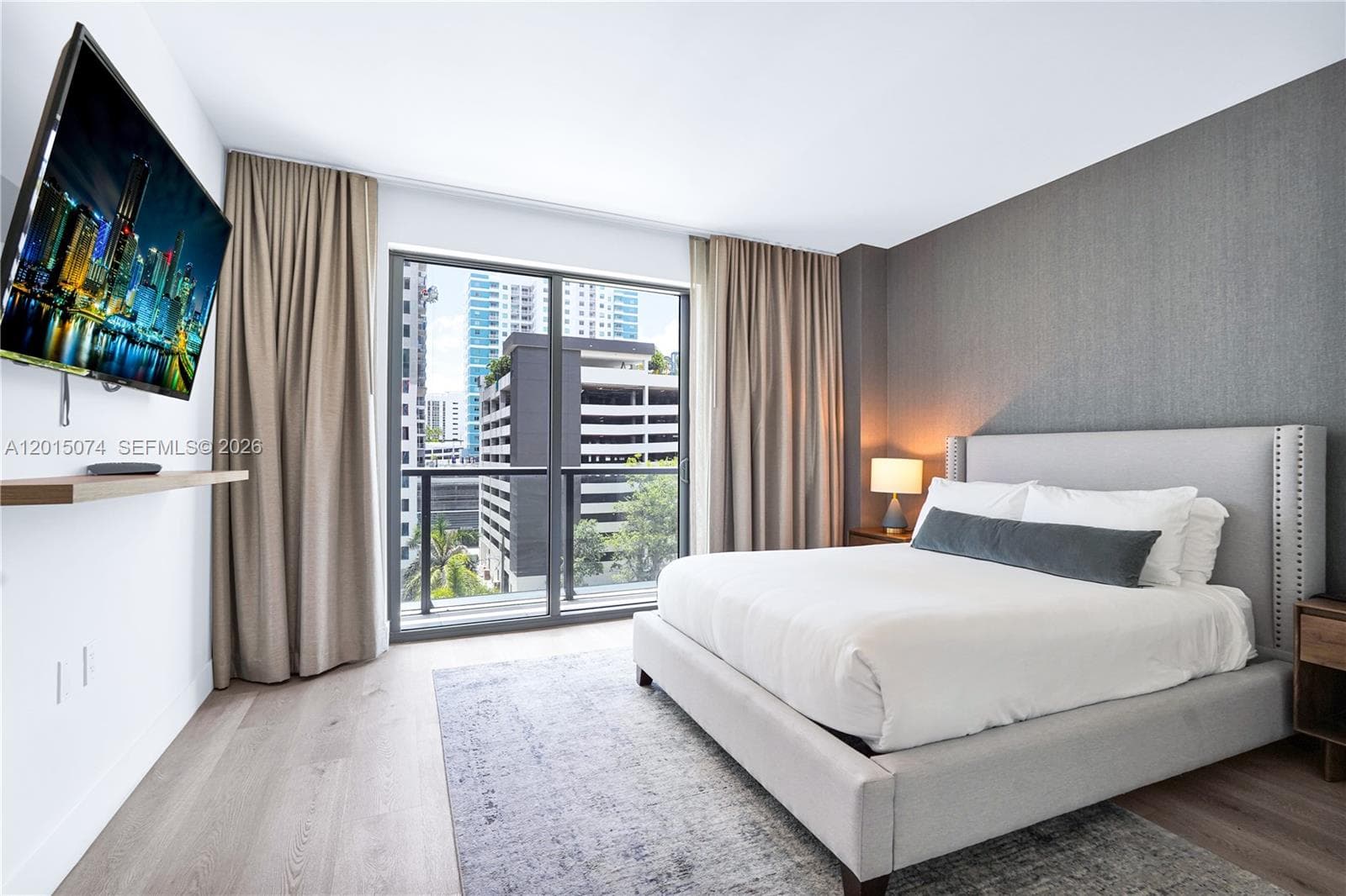 Condo en 229 SW 9th St, Miami — foto 1
