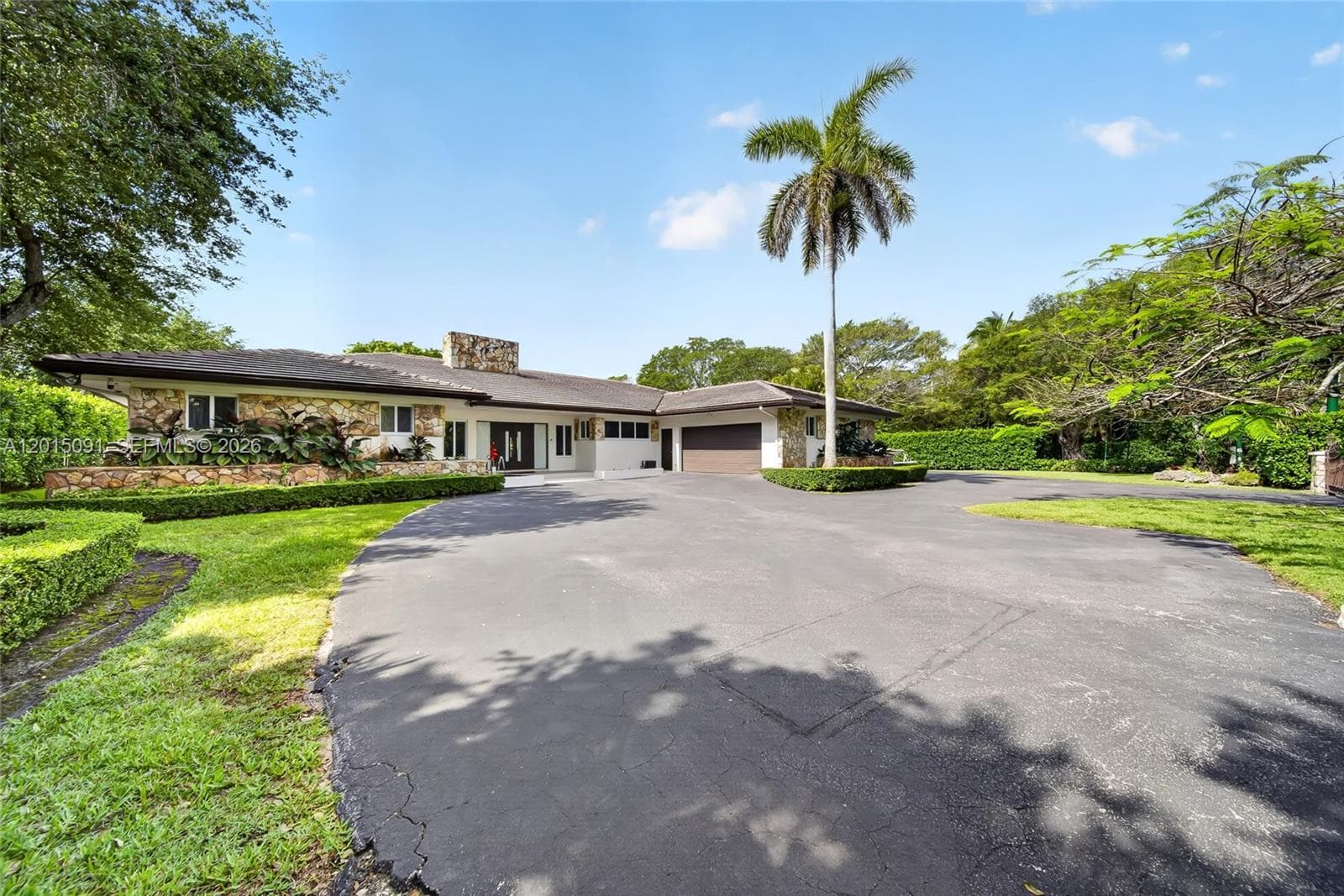 Single-family home at 6650 SW 112th St, Pinecrest — photo 3