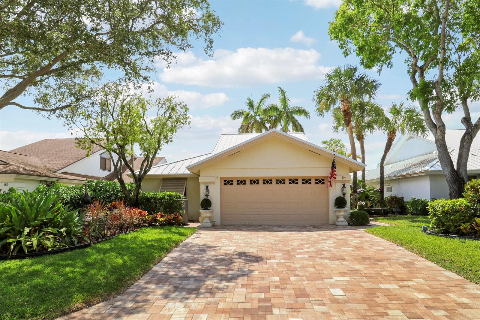 Single-family home at 154 Sandbar Drive, Jupiter, FL