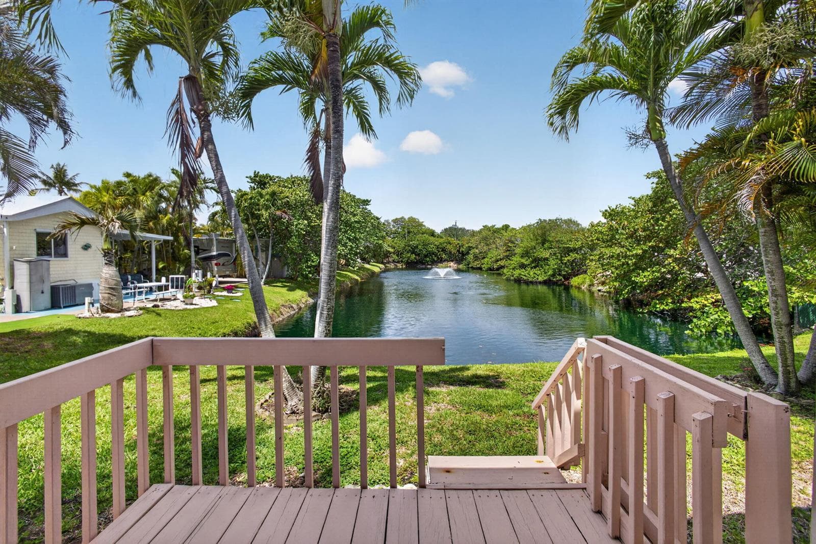 ok, back to property....back porch view!