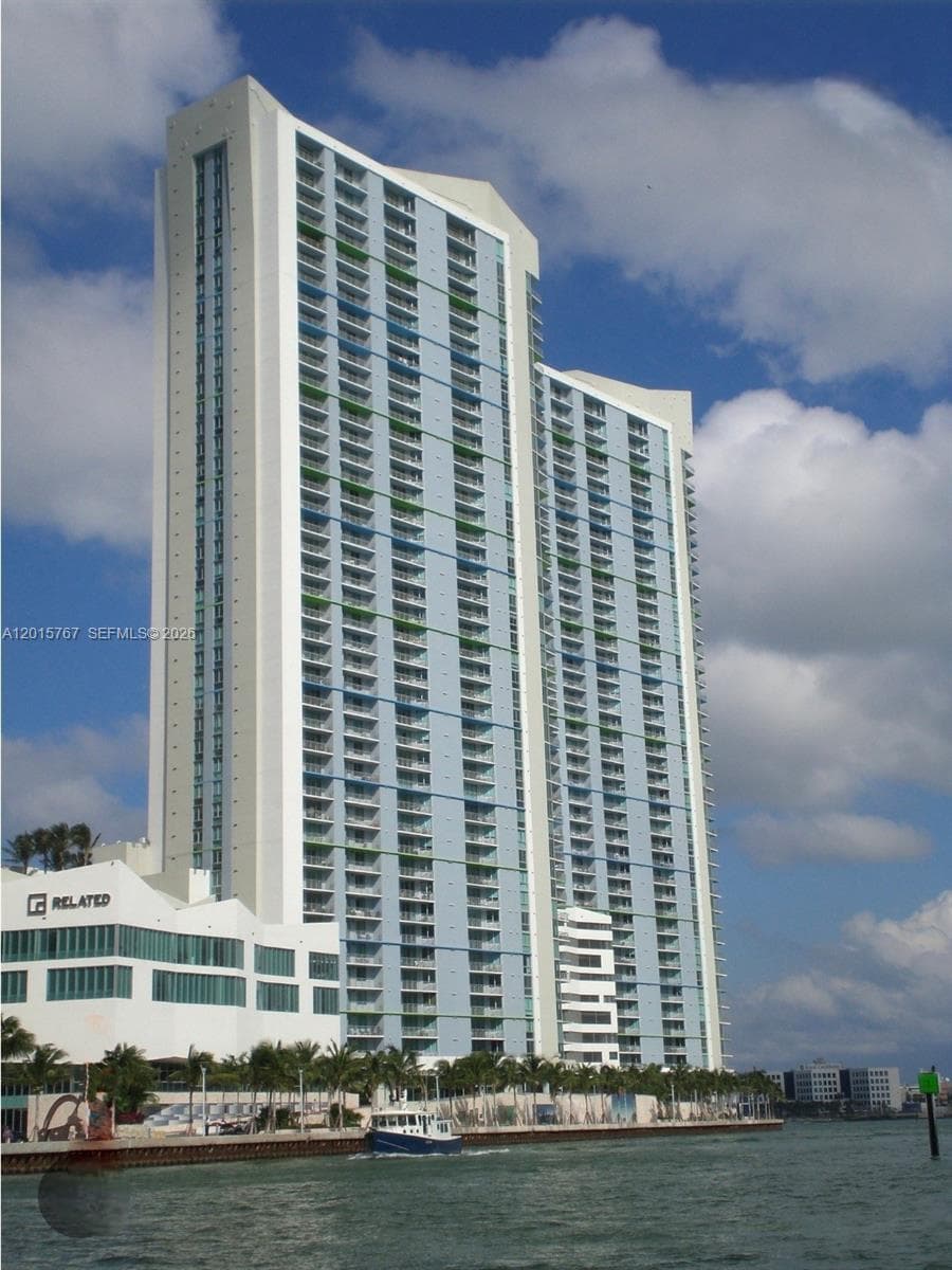Condo at 325 S Biscayne Blvd, Miami, FL