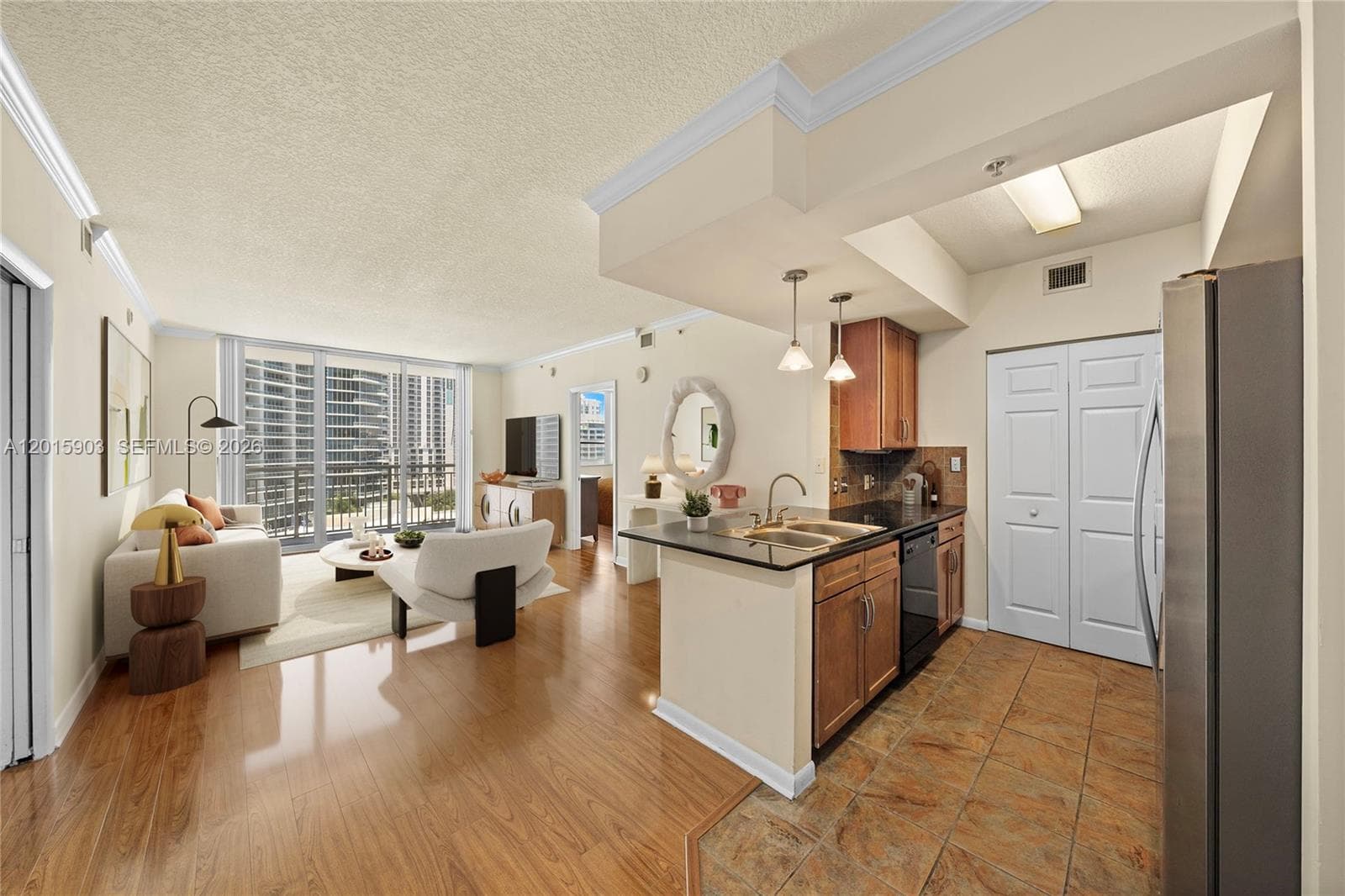 Condo en 2000 N Bayshore Dr, Miami — foto 1