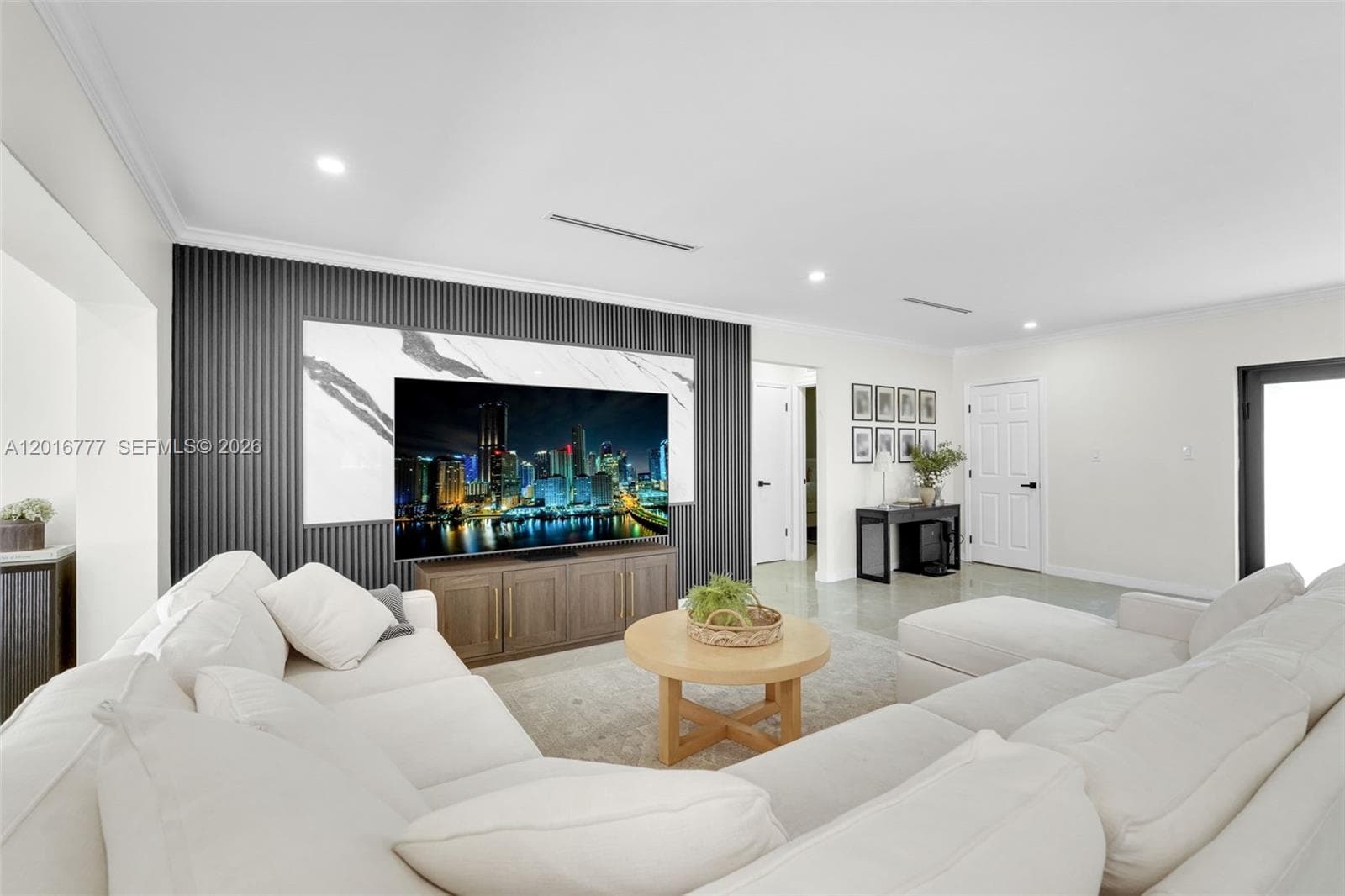 Single-family home at 3411 Thomas St, Hollywood — photo 3