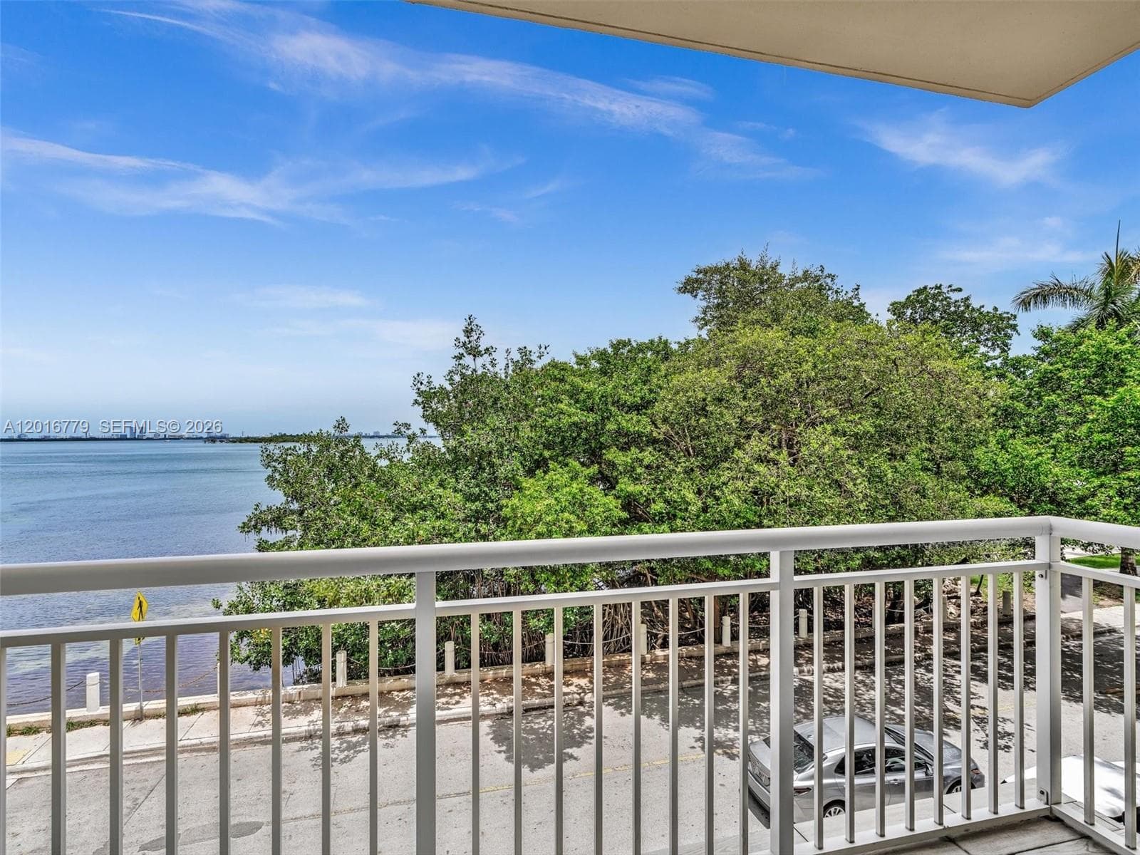 Condo en 2000 N Bayshore Dr, Miami — foto 3