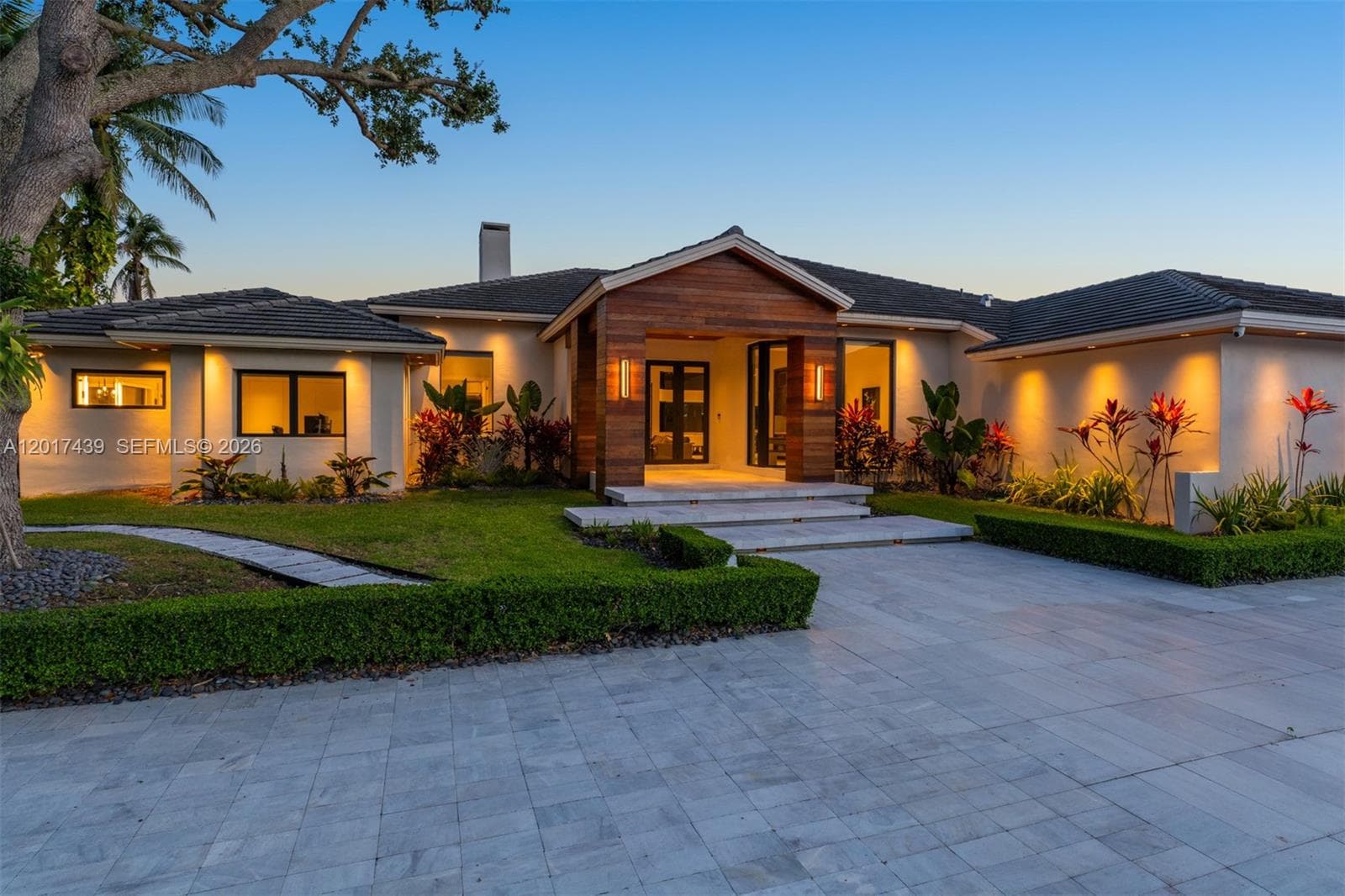 Single-family home at 10040 SW 124th St, Miami, FL