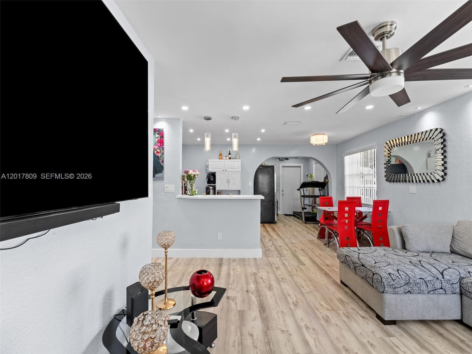 Single-family home at 6432 Perry St, Hollywood — photo 3