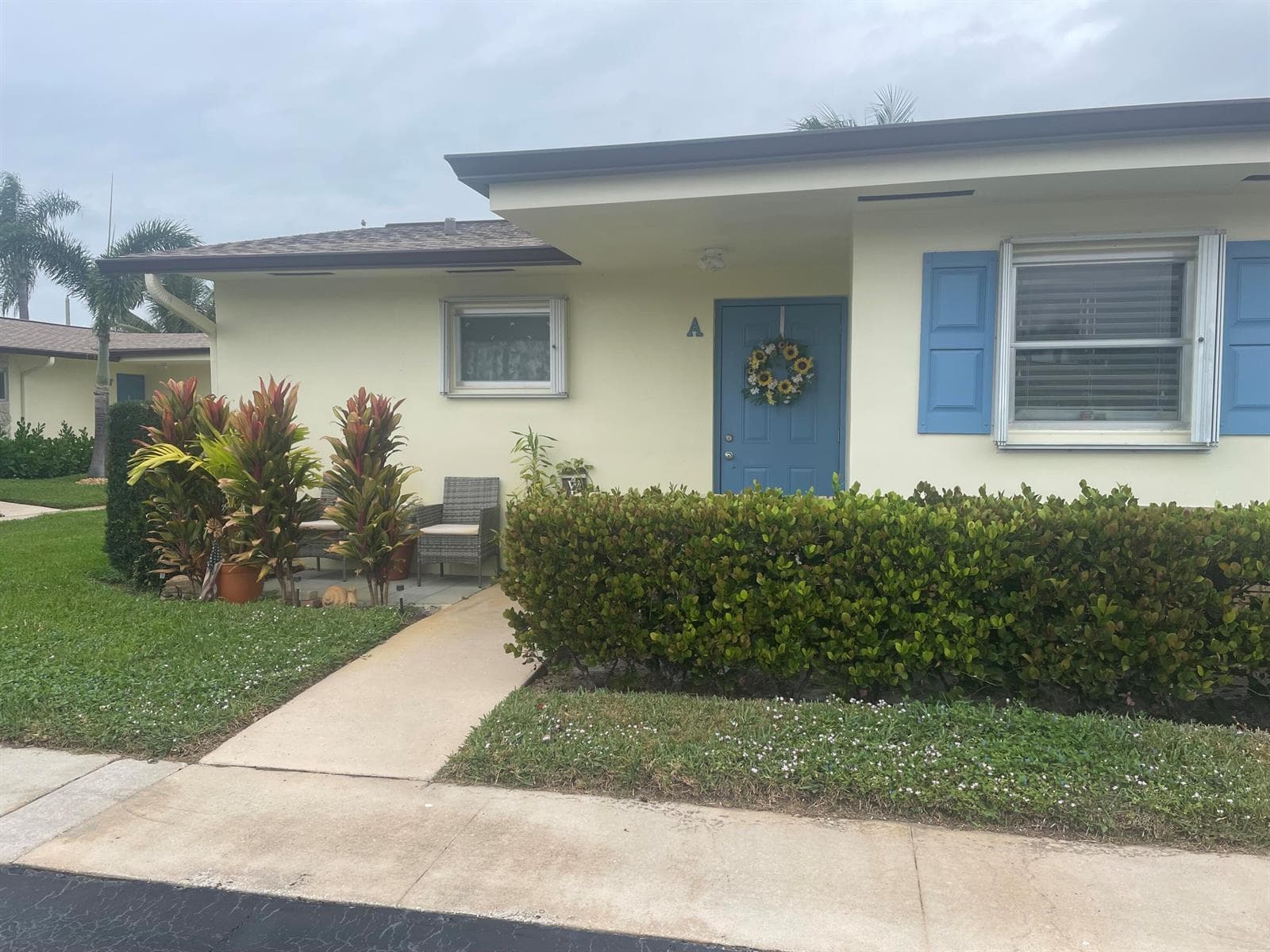 Home at 2864 E Crosley Dr Drive E, West Palm Beach, FL